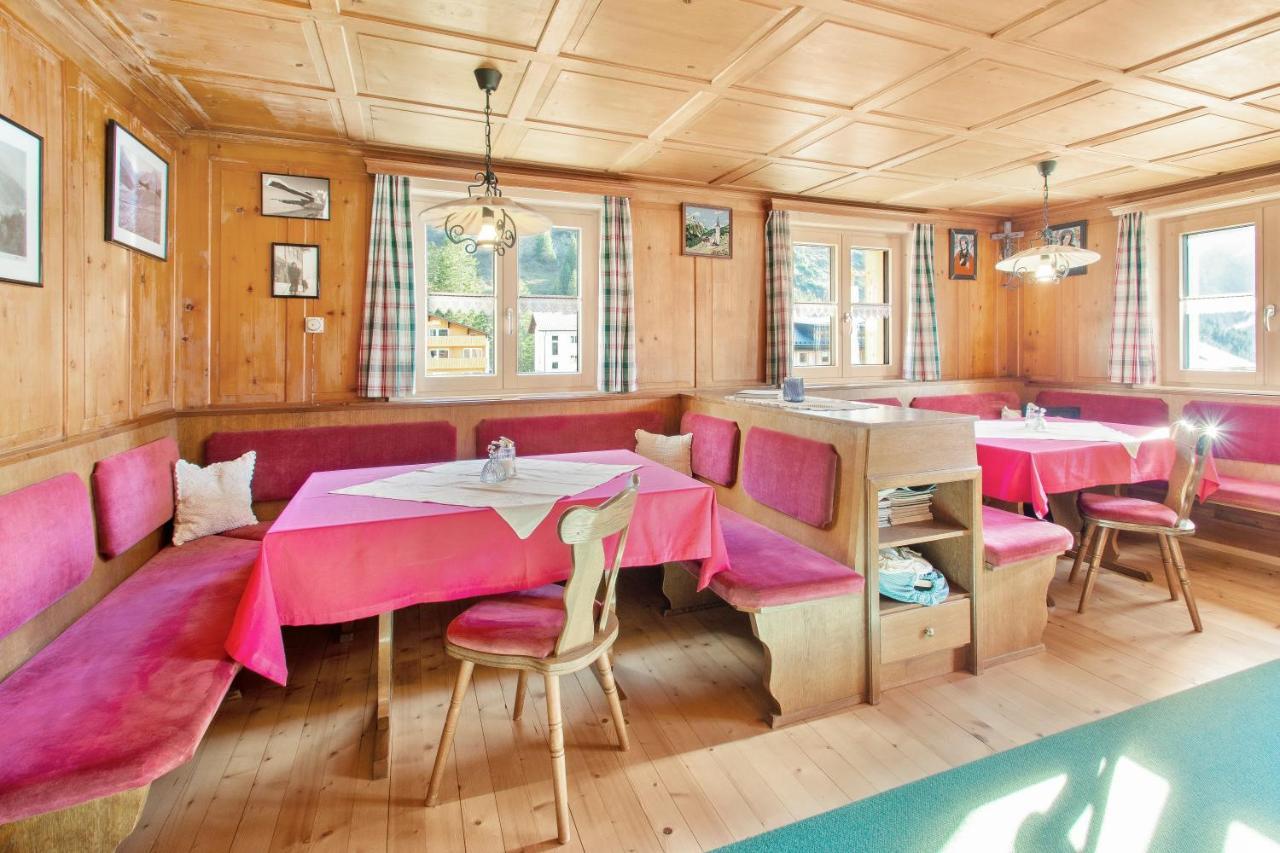 Haus Berghof Bed & Breakfast Schröcken Dış mekan fotoğraf