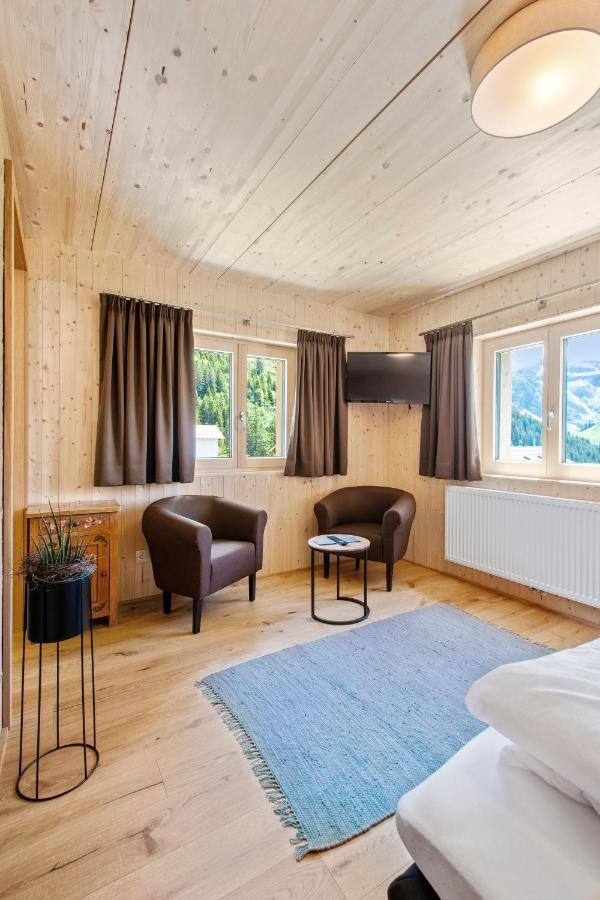 Haus Berghof Bed & Breakfast Schröcken Dış mekan fotoğraf