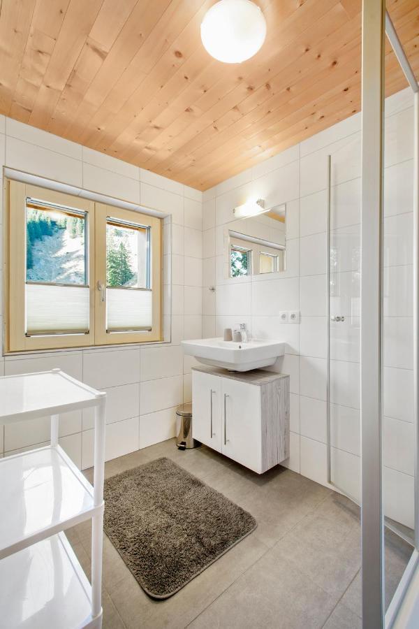 Haus Berghof Bed & Breakfast Schröcken Dış mekan fotoğraf