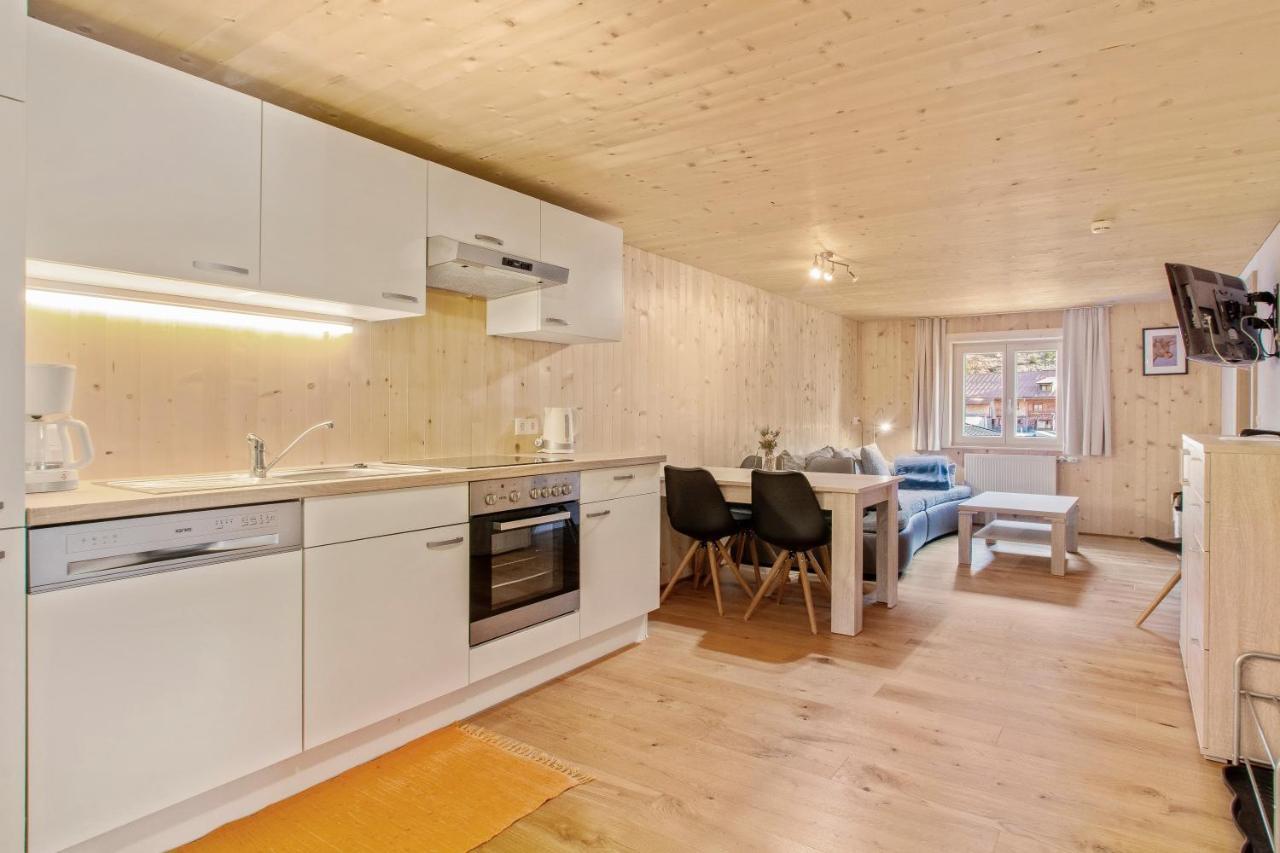 Haus Berghof Bed & Breakfast Schröcken Dış mekan fotoğraf