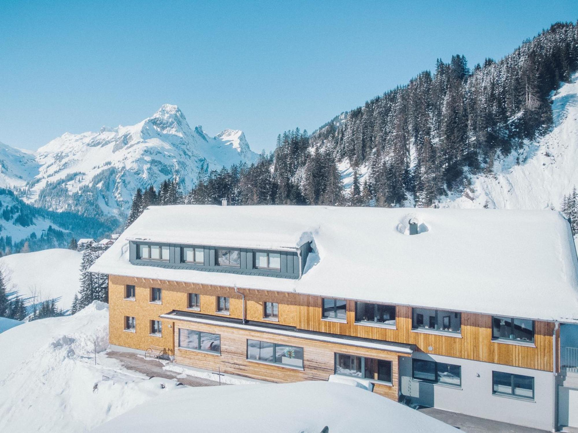 Haus Berghof Bed & Breakfast Schröcken Dış mekan fotoğraf