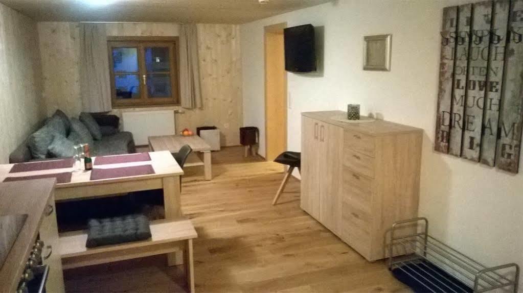 Haus Berghof Bed & Breakfast Schröcken Dış mekan fotoğraf