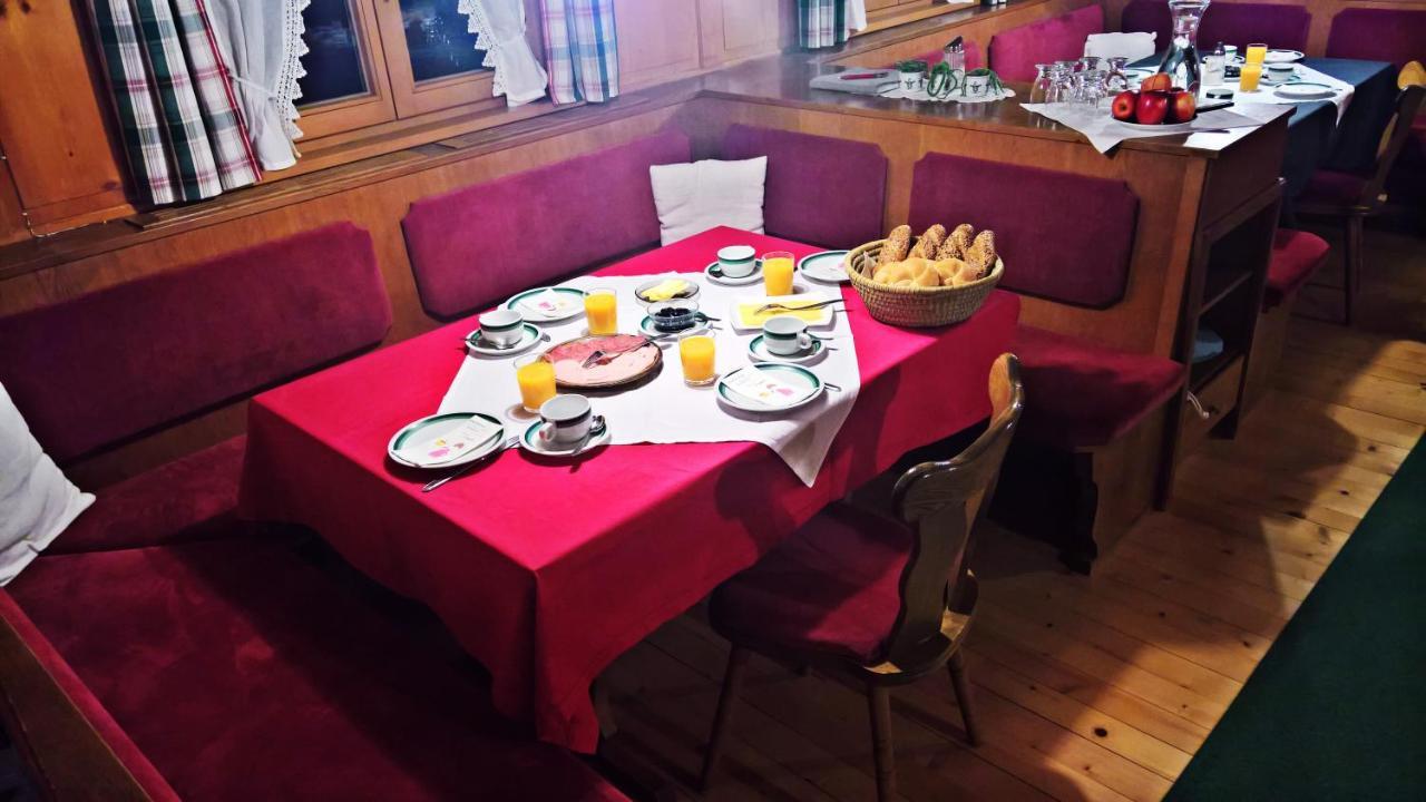 Haus Berghof Bed & Breakfast Schröcken Dış mekan fotoğraf