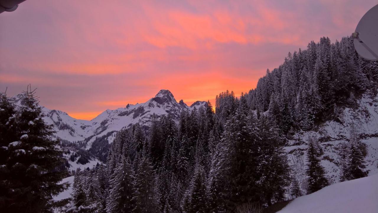 Haus Berghof Bed & Breakfast Schröcken Dış mekan fotoğraf